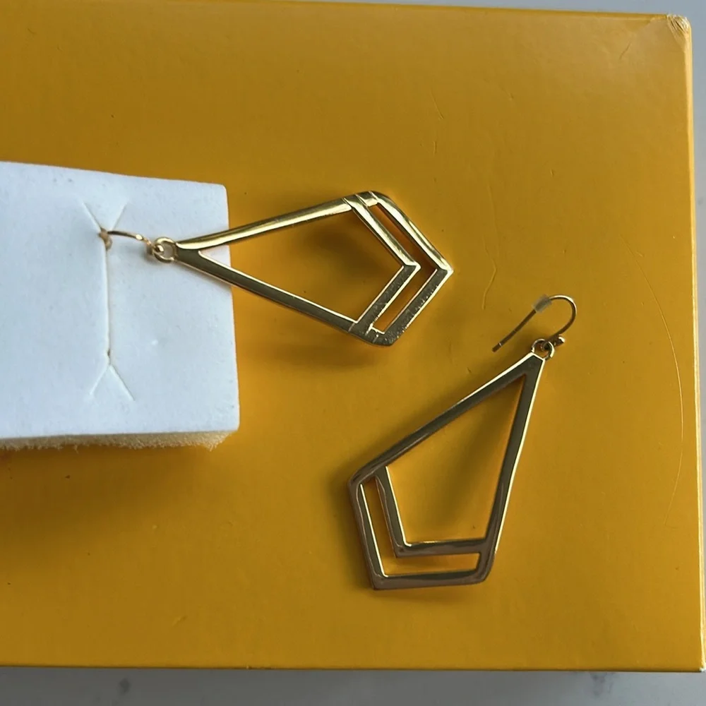 Earring - Picture 5 of 5